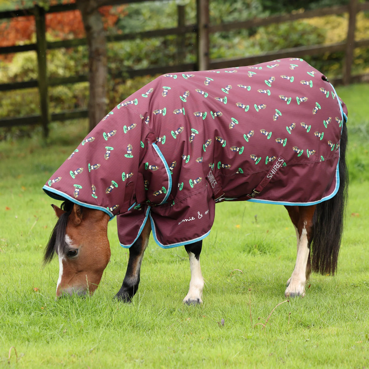 Shires Winnie & Me 200 Turnout Combo Rug Maroon