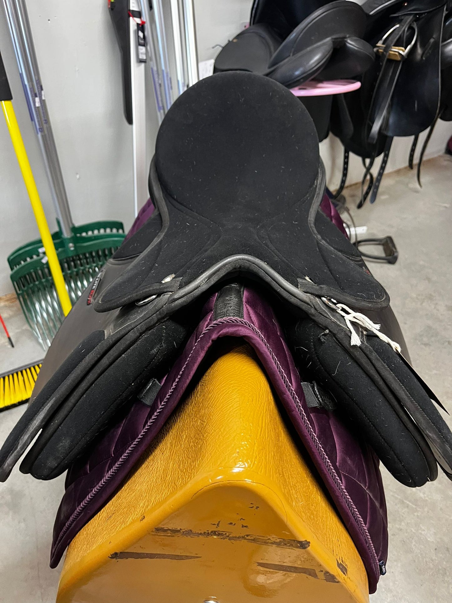 15.5” HI-LITE ELITE synthetic saddle