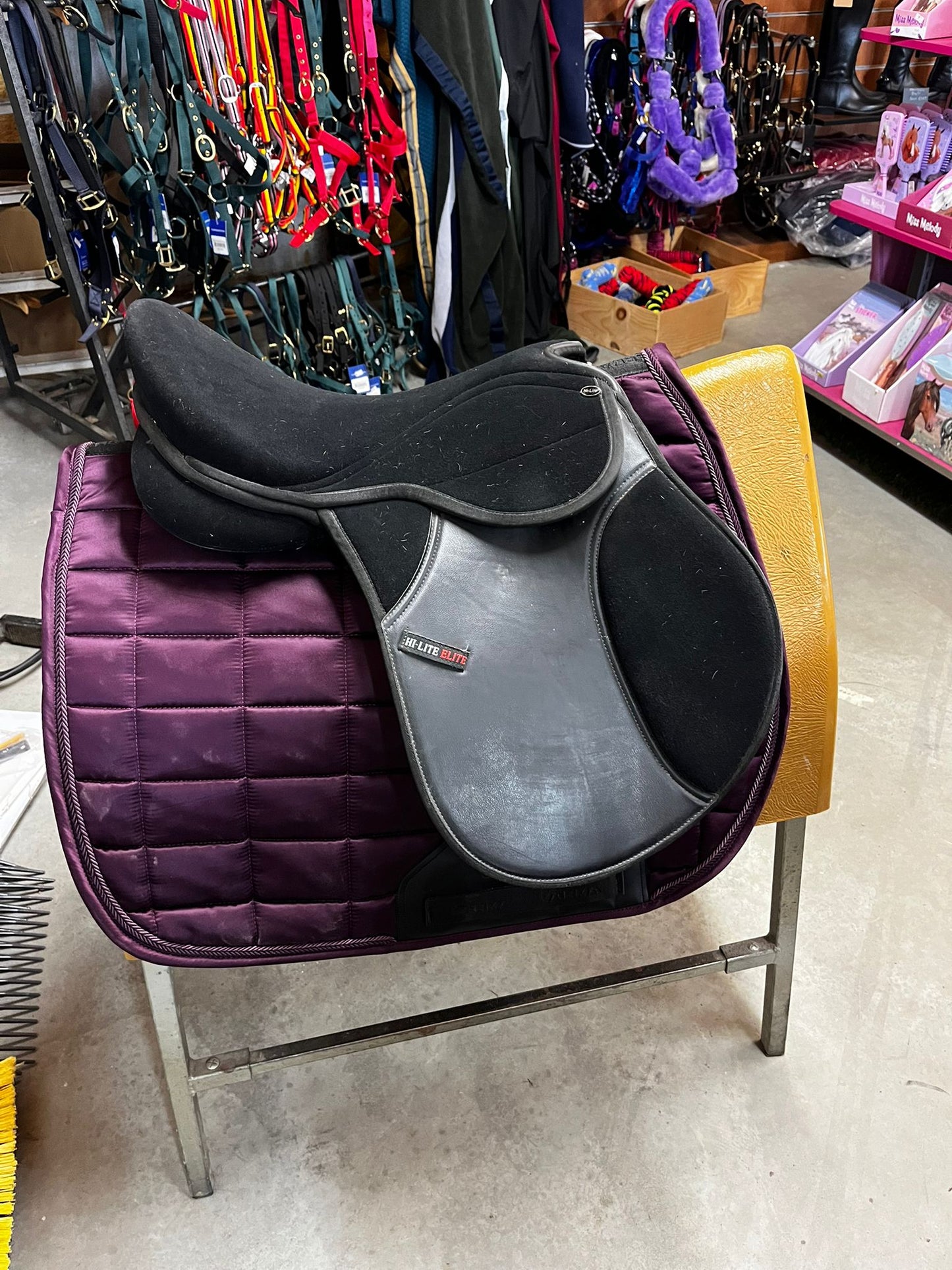 15.5” HI-LITE ELITE synthetic saddle