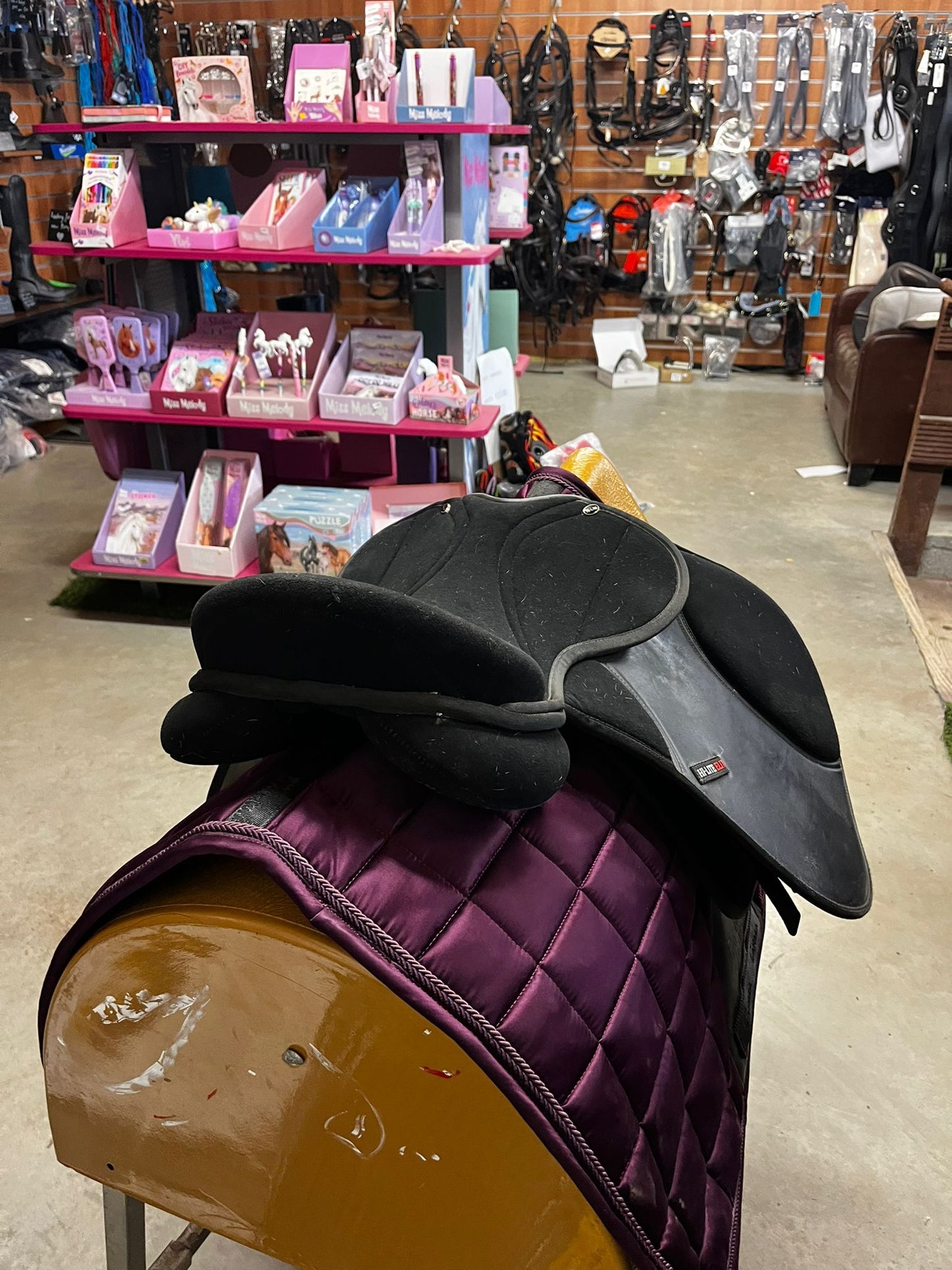 15.5” HI-LITE ELITE synthetic saddle