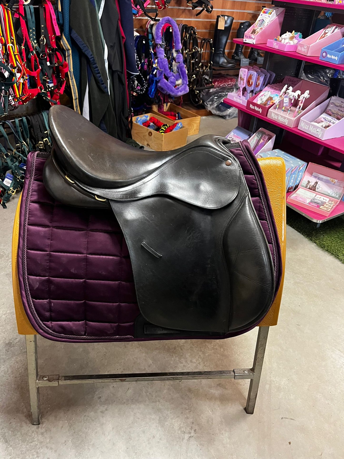 17.5” Bates VSD saddle