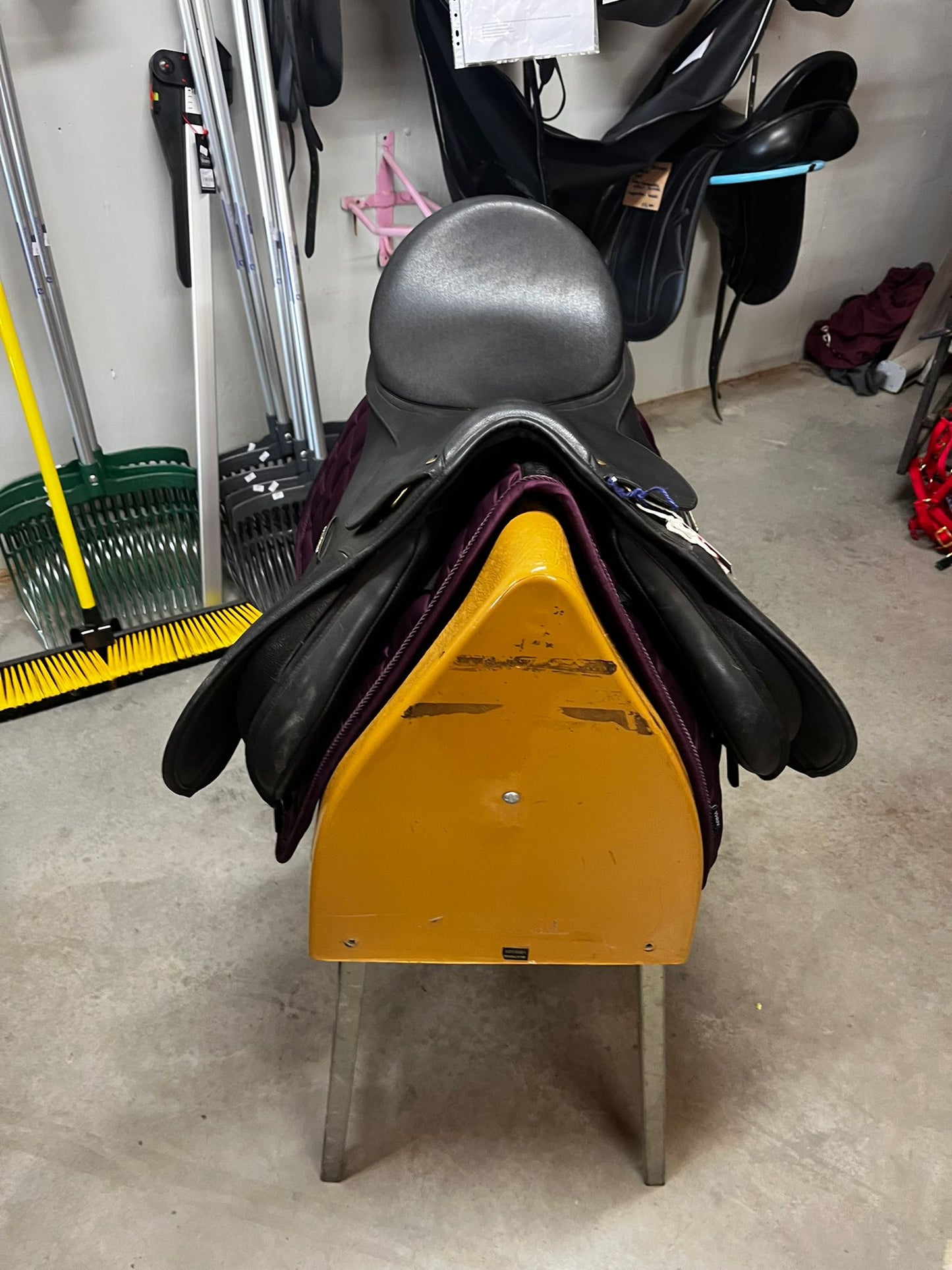 17” Wintec 250 saddle black