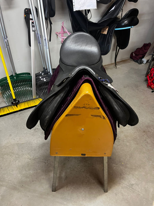 17” Wintec 250 saddle black