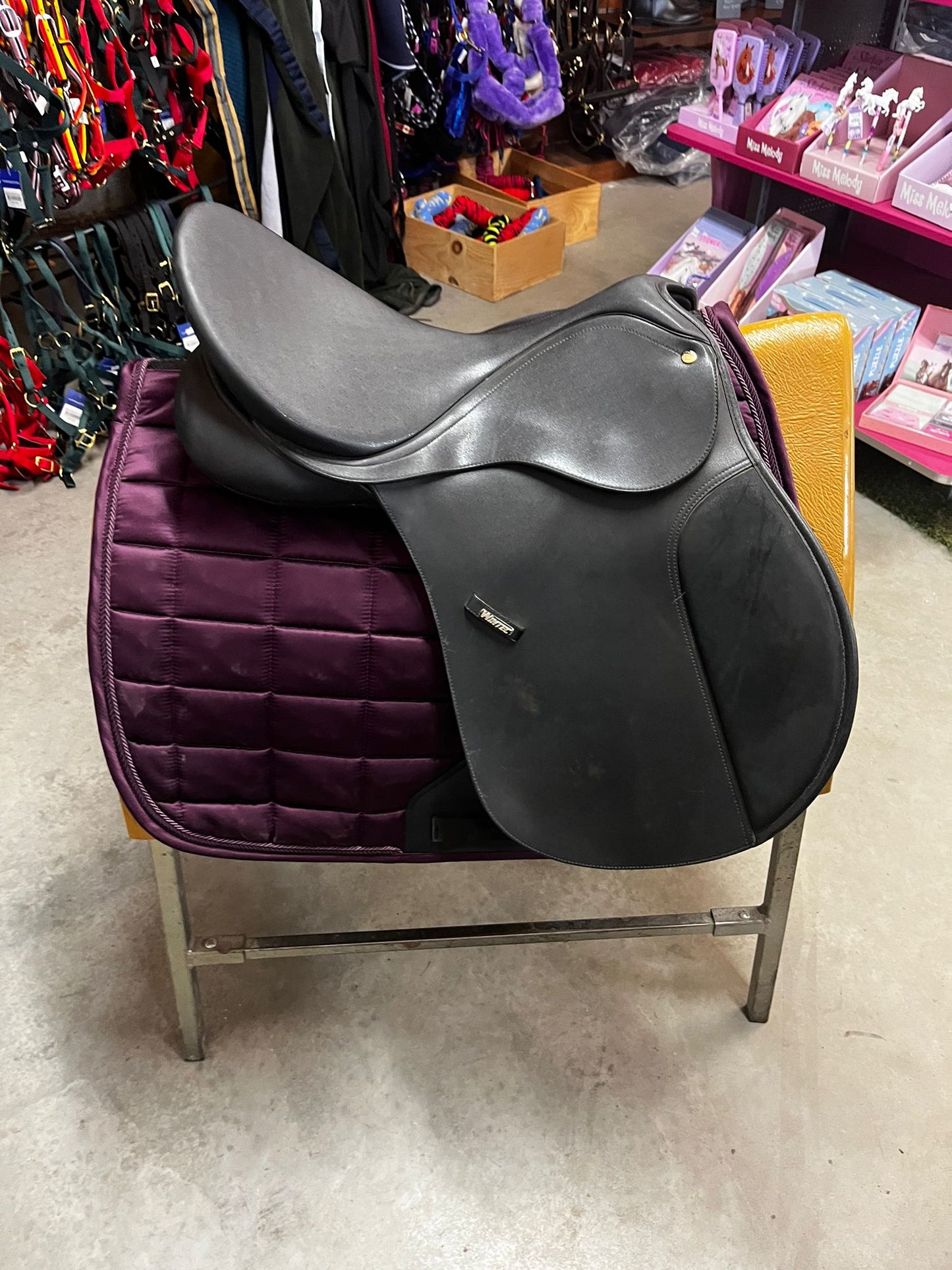 17” Wintec 250 saddle black