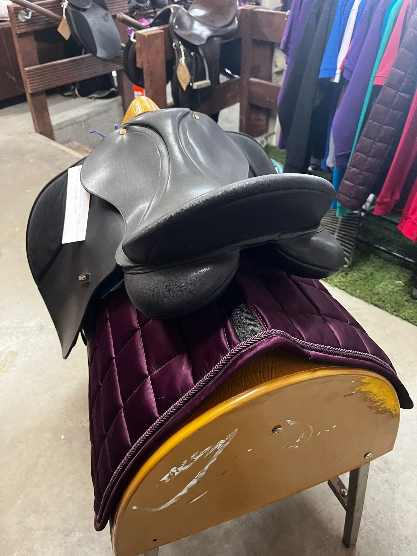 17” Wintec 250 saddle black