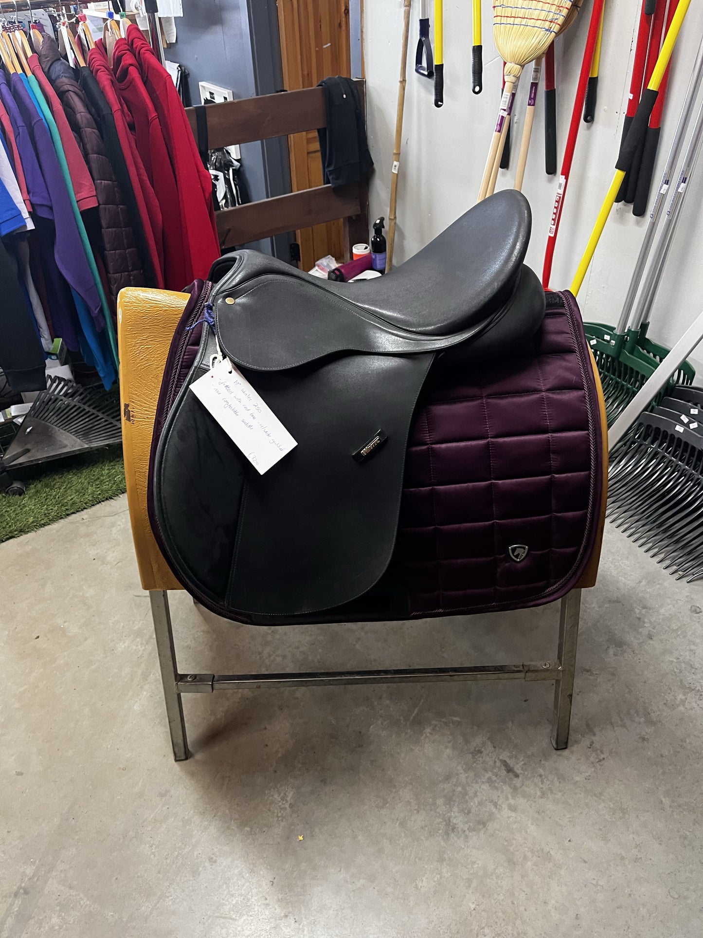 17” Wintec 250 saddle black